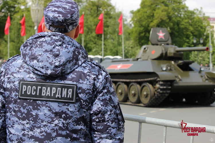 Росгвардейцы обеспечили охрану общественного порядка во время празднования Дня Победы