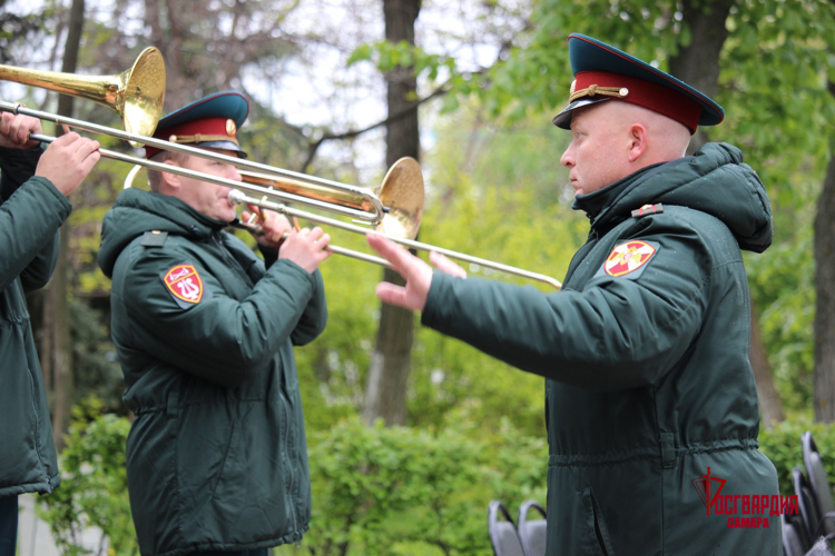 В День Победы росгвардейские военные музыканты дали концерт в Самаре