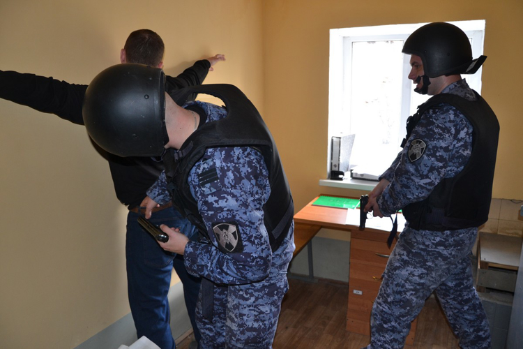 В Новокуйбышевске патруль Росгвардии задержал мужчину, незаконно проникшего в жилище