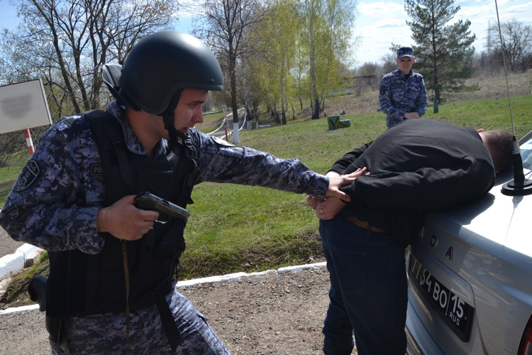 В Тольятти сотрудники Росгвардии задержали подозреваемого в распространении наркотиков