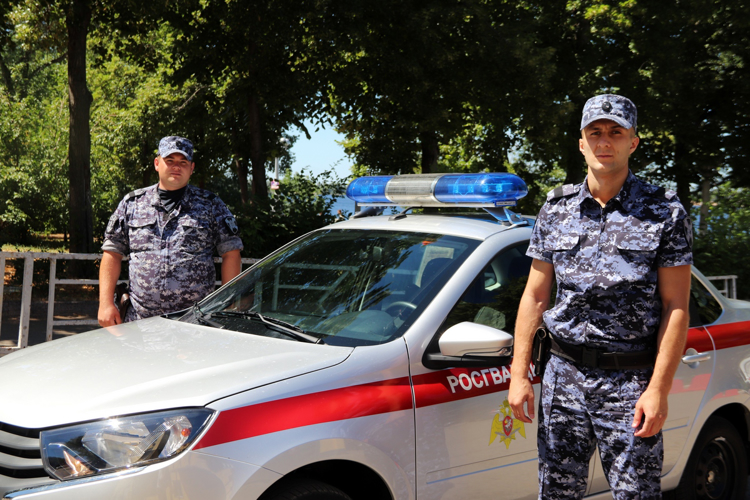 В Самаре сотрудники Росгвардии спасли мужчину, истекавшего кровью