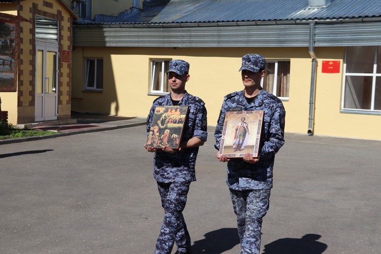 Православные святыни с частицами мощей переданы в дар самарским росгвардейцам (видео)