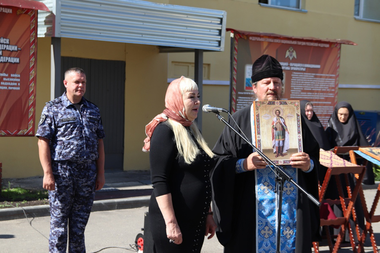 Православные святыни с частицами мощей переданы в дар самарским росгвардейцам (видео)