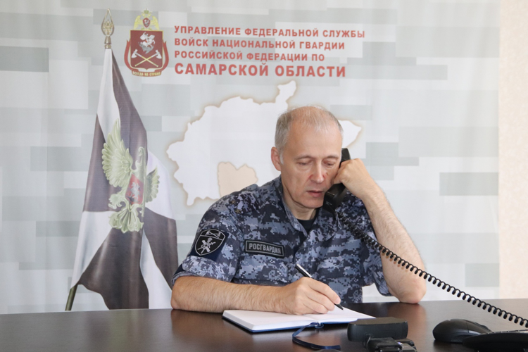 В Управлении Росгвардии по Самарской области прошла прямая линия по вопросам прохождения службы по контракту