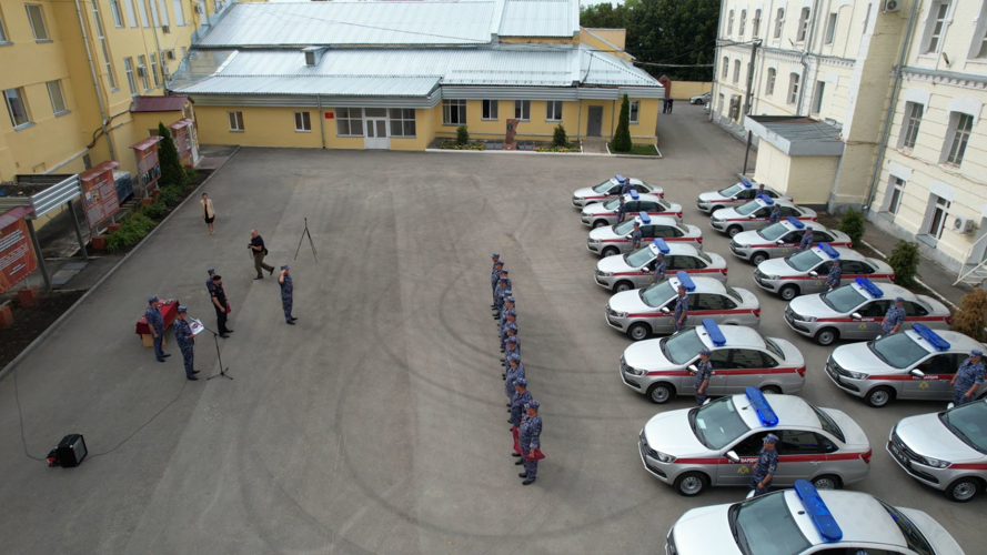 Торжественное вручение ключей от служебных автомобилей сотрудникам Росгвардии прошло в Самаре (видео)