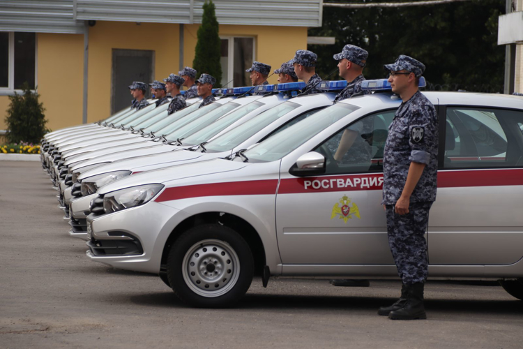Торжественное вручение ключей от служебных автомобилей сотрудникам Росгвардии прошло в Самаре (видео)