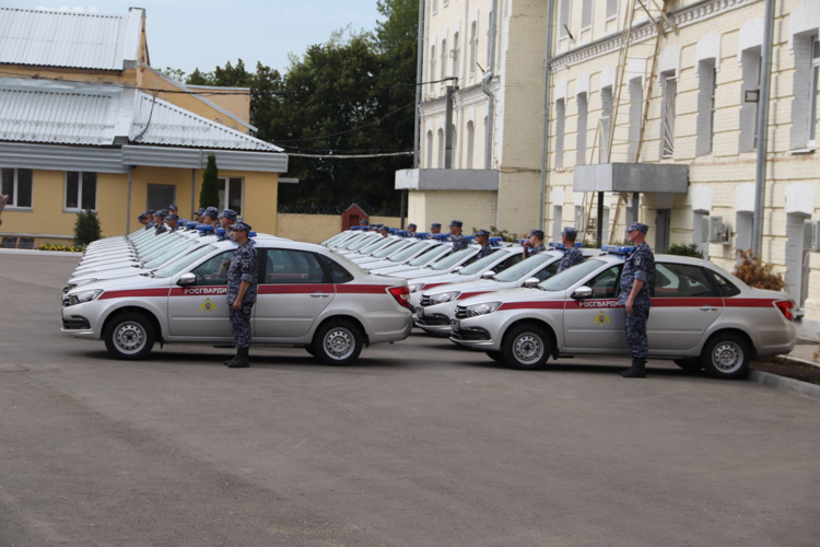 Торжественное вручение ключей от служебных автомобилей сотрудникам Росгвардии прошло в Самаре (видео)