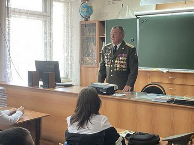 Представители Росгвардии поздравили самарских студентов с Днем знаний 