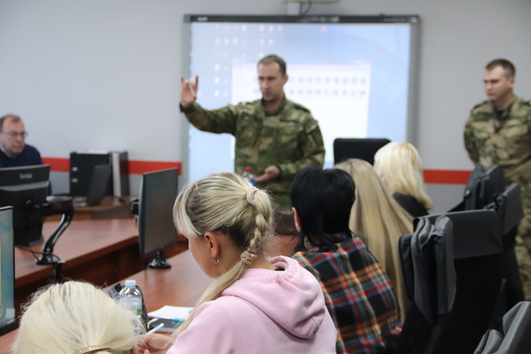 Росгвардейцы провели занятия для сотрудников РЖД в Самаре
