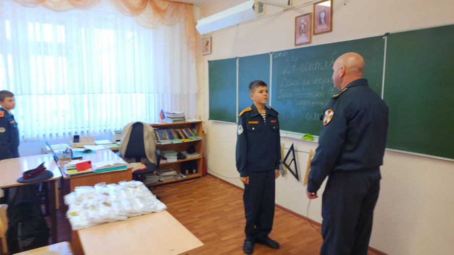 В день рождения генерала Анатолия Романова росгвардейцы посетили подшефных кадетов