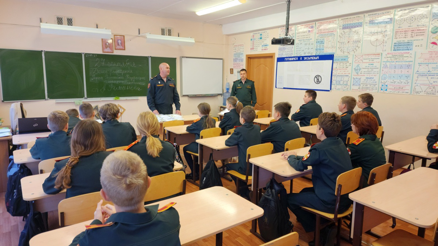 В день рождения генерала Анатолия Романова росгвардейцы посетили подшефных кадетов