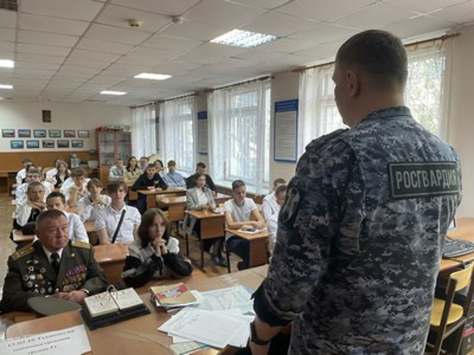 Росгвардейцы провели профориентационный урок для студентов в Самаре