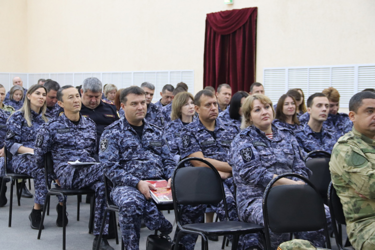 В Самаре росгвардейцам рассказали о влиянии алкоголя и наркотических веществ на организм человека