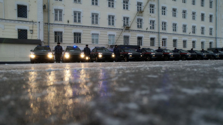 Сотрудникам Росгвардии в Самаре вручили ключи от новых служебных автомобилей «Москвич»