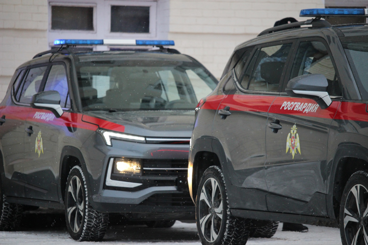 Сотрудникам Росгвардии в Самаре вручили ключи от новых служебных автомобилей «Москвич»