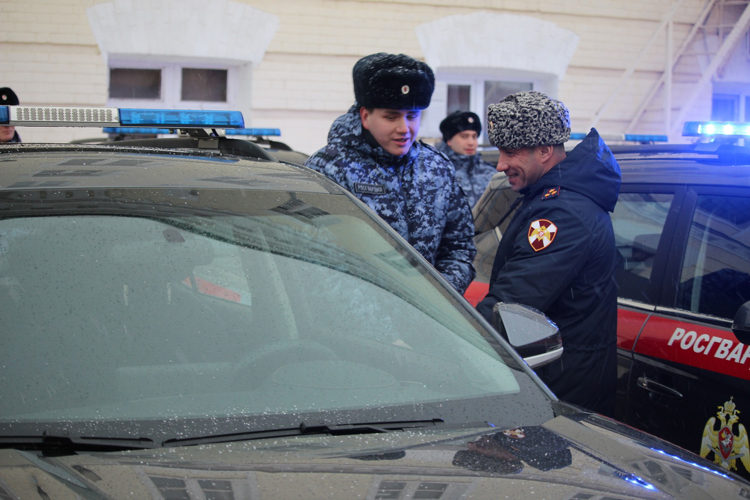 Сотрудникам Росгвардии в Самаре вручили ключи от новых служебных автомобилей «Москвич»