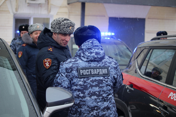 Сотрудникам Росгвардии в Самаре вручили ключи от новых служебных автомобилей «Москвич»