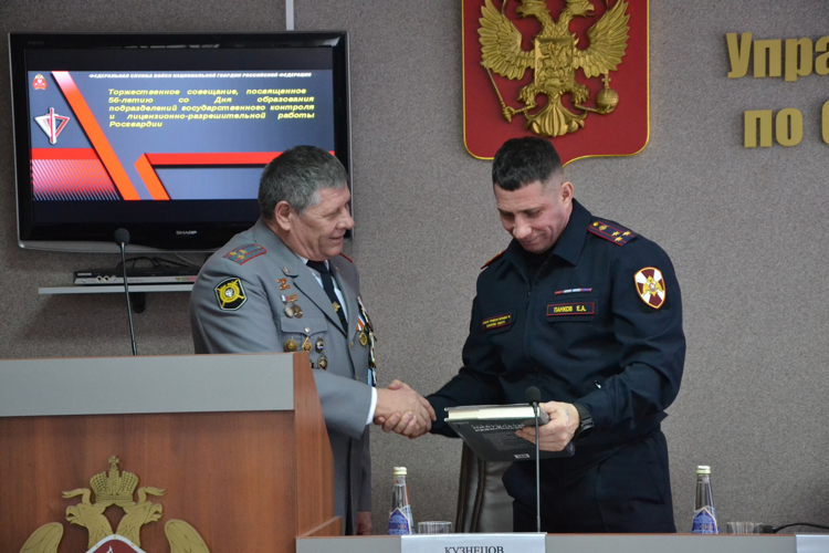 Торжественное собрание в честь дня образования подразделений государственного контроля и лицензионно-разрешительной работы Росгвардии состоялось в Самаре