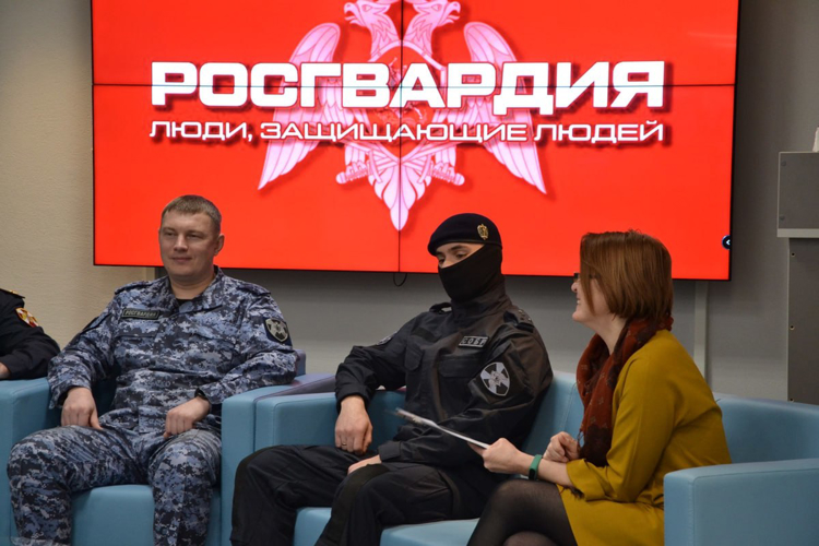 Сотрудники Росгвардии провели профориентационный урок со школьниками самарской области