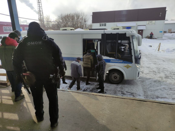 В Тольятти при содействии ОМОН Росгвардии задержаны мигранты-нарушители 