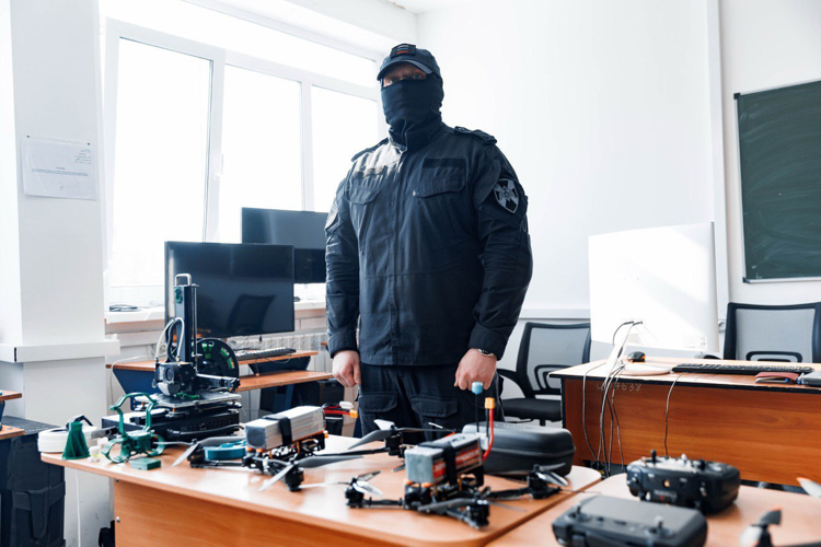 В Самаре сотрудники Росгвардии рассказали студентам о подготовке специалистов по эксплуатации БПЛА