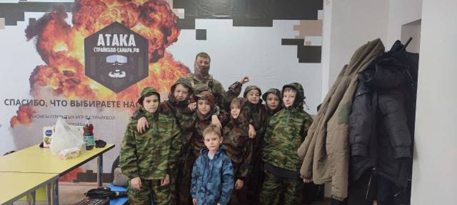 Самарские росгвардейцы научили школьников игре в лазертаг 