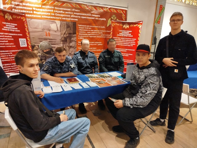 Росгвардейцы приняли участие в региональном этапе Всероссийской ярмарки трудоустройства в Самаре