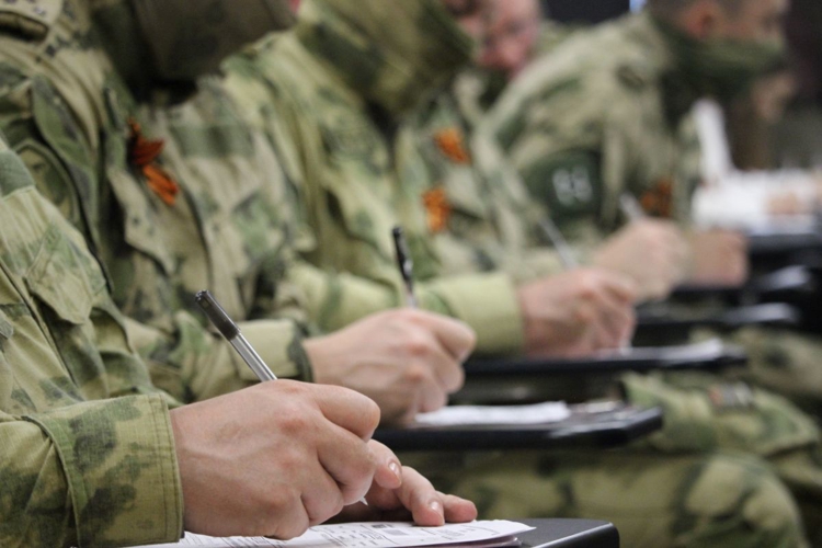 Самарские росгвардейцы приняли участие в акции «Диктант Победы»