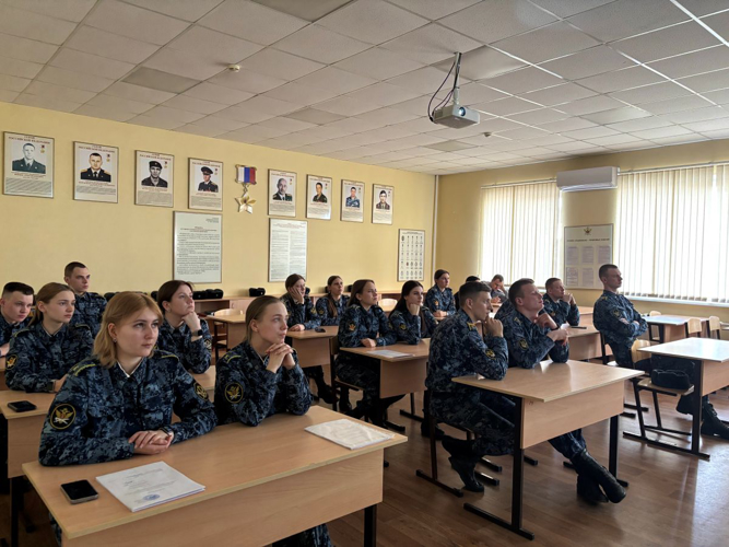 Представитель Росгвардии провел занятие с курсантами Самарского юридического института ФСИН