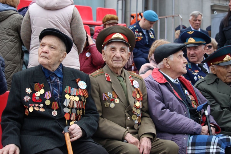 Сотрудники и военнослужащие Росгвардии приняли участие в военном параде Победы на площади имени Куйбышева