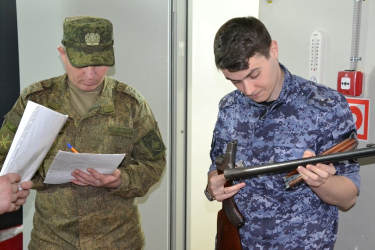 В Самаре Росгвардия передала крупную партию оружия для нужд СВО