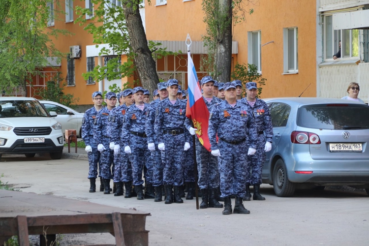 В Самаре росгвардейцы поздравили ветеранов с юбилеем Победы