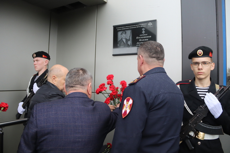 В Самарской области увековечили память военнослужащего Росгвардии