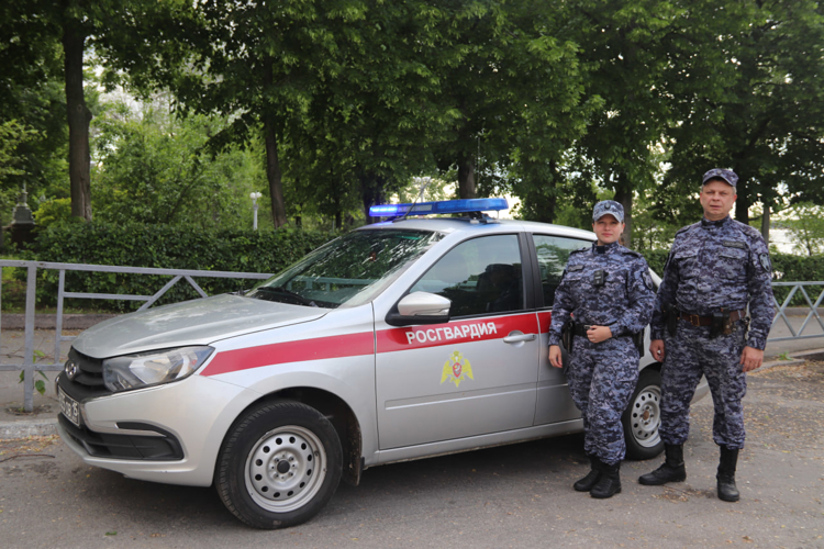 Самарские росгвардейцы пришли на помощь потерявшему сознание мужчине