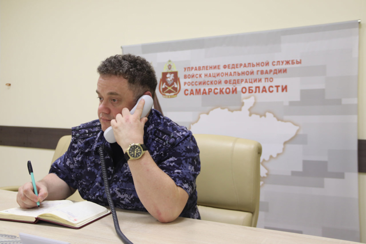 В Управлении Росгвардии по Самарской области прошла прямая линия по вопросам прохождения военной службы по контракту