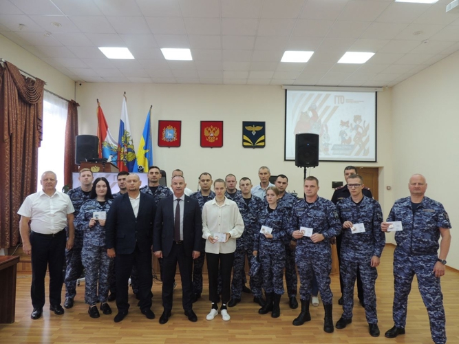 В Самарской области росгвардейцам вручили знаки отличия ГТО
