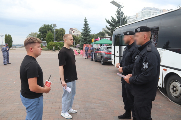 В Самарской области завершил работу мобильный агитационный пункт Росгвардии