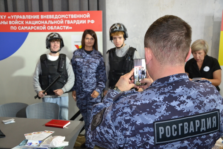 Росгвардейцы стали «Работодателем мечты» на выставке профессий в Самарской области