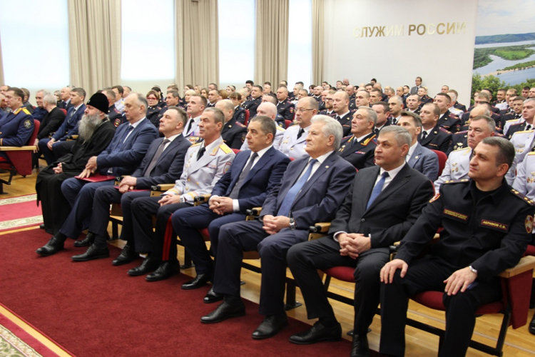 В Самаре руководитель регионального управления Росгвардии принял участие в праздновании Дня сотрудника ОВД