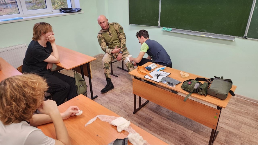 Росгвардейцы провели сборы по начальной военной подготовке со старшеклассниками в Тольятти