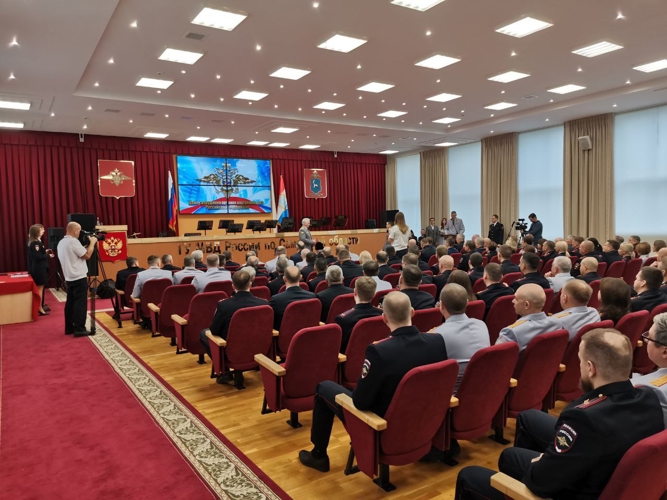 В Самаре руководитель регионального управления Росгвардии принял участие в праздновании Дня сотрудника ОВД