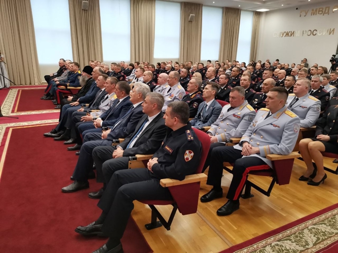 В Самаре руководитель регионального управления Росгвардии принял участие в праздновании Дня сотрудника ОВД