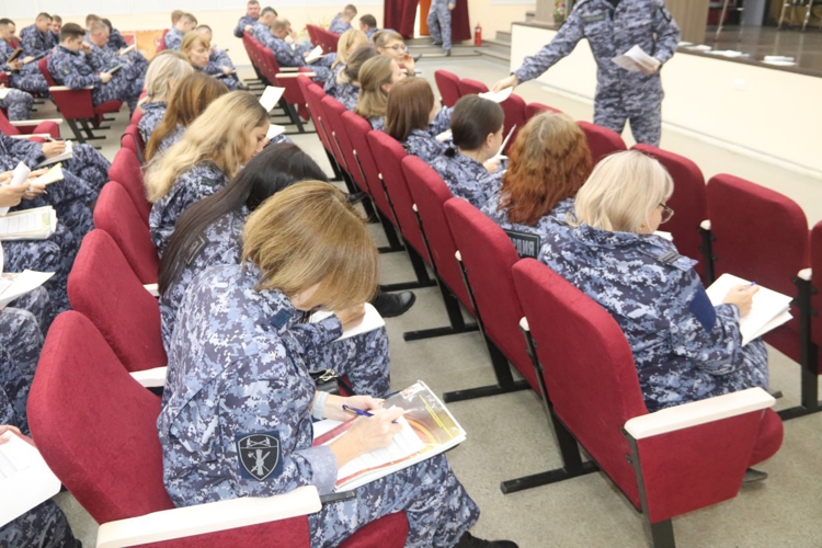 В Самаре росгвардейцы начали сдавать зачеты по итогам летнего периода подготовки