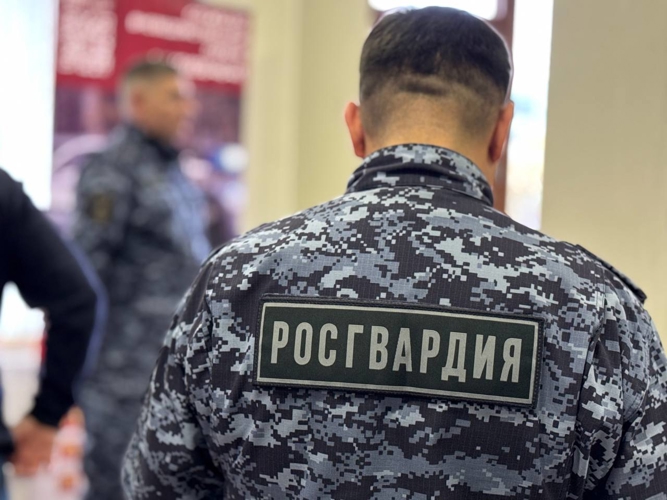 Росгвардейцы приняли участие в  ярмарке вакансий в Волжском районе
