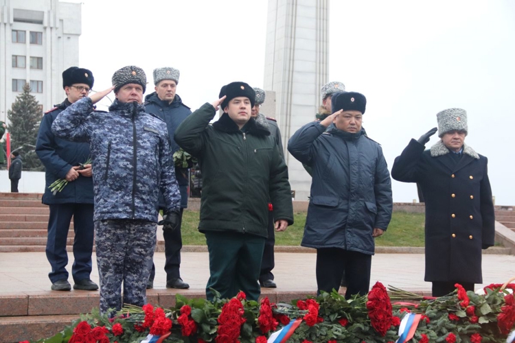 В Самаре представители Росгвардии приняли участие в памятных мероприятиях, посвященных Дню неизвестного солдата