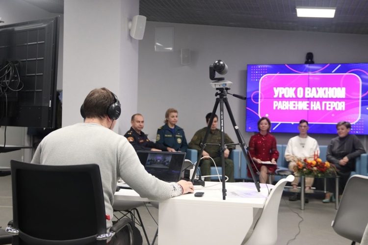 Росгвардейцы стали участниками «Урока о важном: равнение на героя» в Самаре 