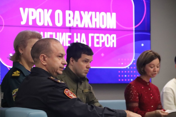 Росгвардейцы стали участниками «Урока о важном: равнение на героя» в Самаре 