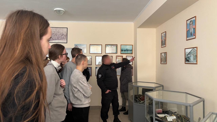 В рамках акции «Дед Мороз специального назначения» школьники побывали в тольяттинском ОМОНе