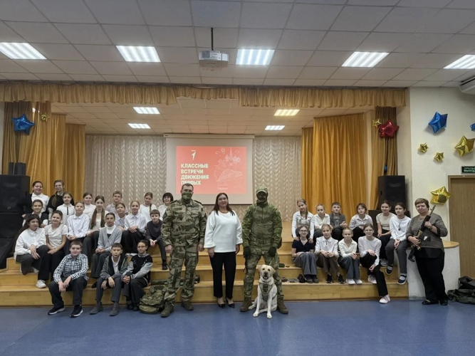 В Самаре росгвардейцы провели «Урок мужества» для школьников в преддверии Дня Героев Отечества