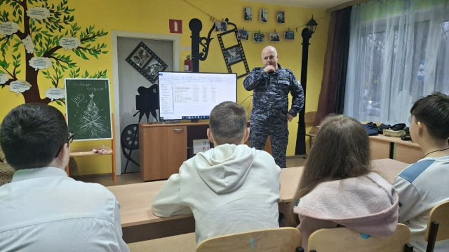 Росгвардеец провел встречи со школьниками в Самаре